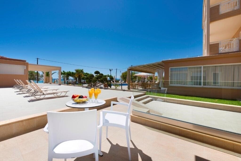 Blue View Hotel & Superior Suites 2* фотосуреті