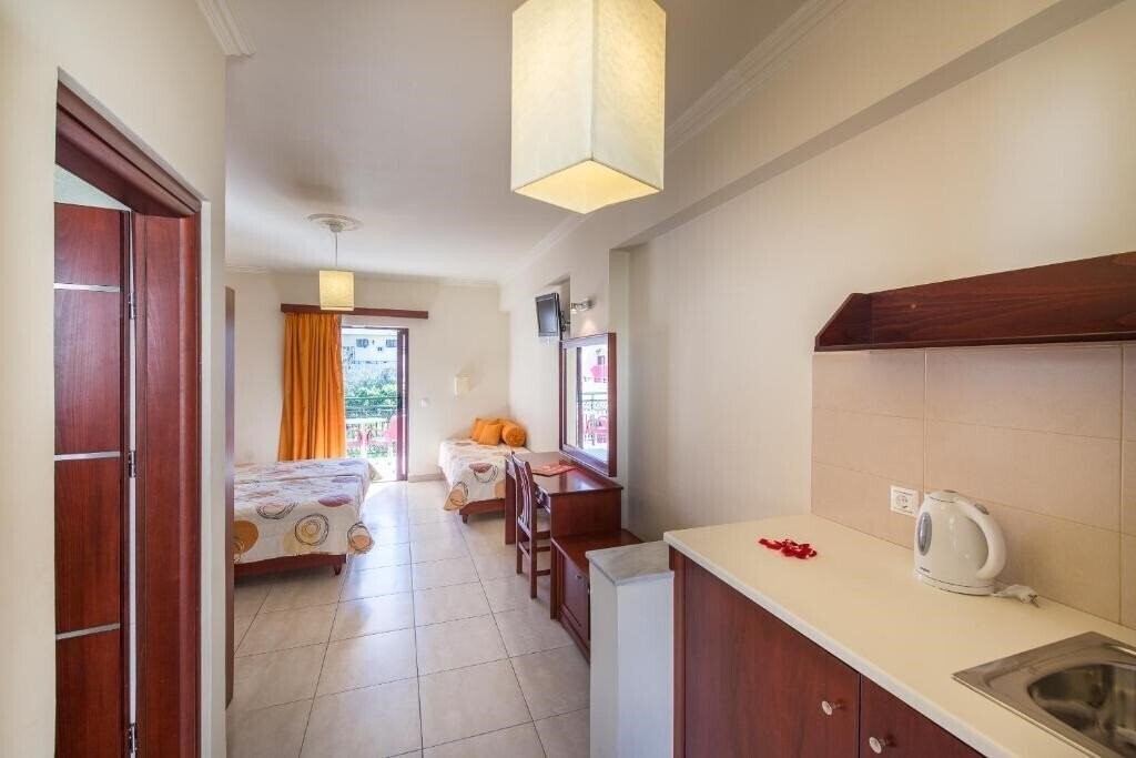 Изображение Canadian Hotel 3*