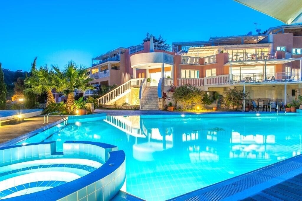 Отель Belvedere Luxury Suites 5*