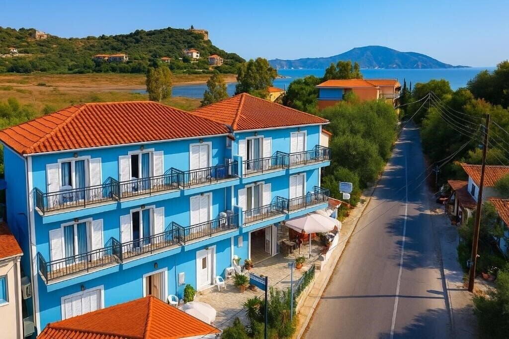 Blue Lake 3* қонақ үйі