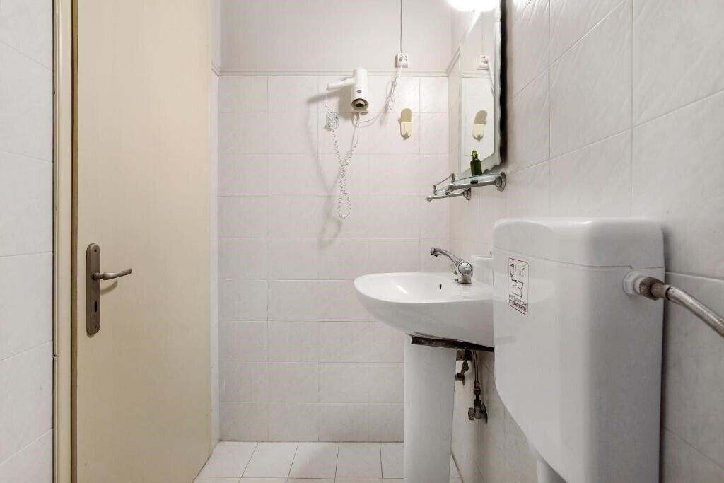 Фотография Dolphins Studios 2*