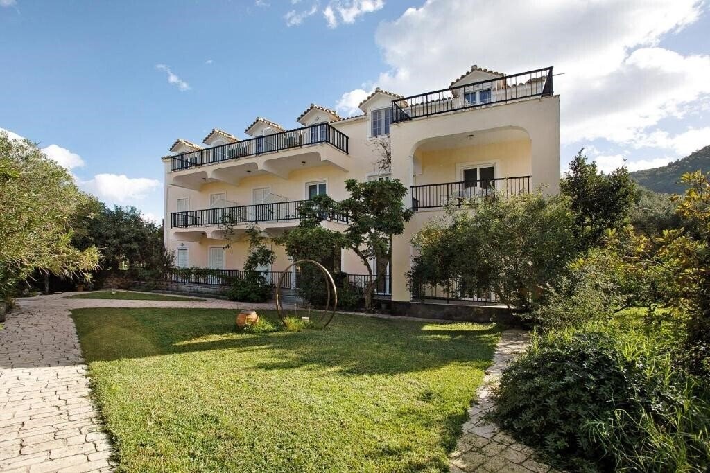 Картинка Dolphins Studios 2*