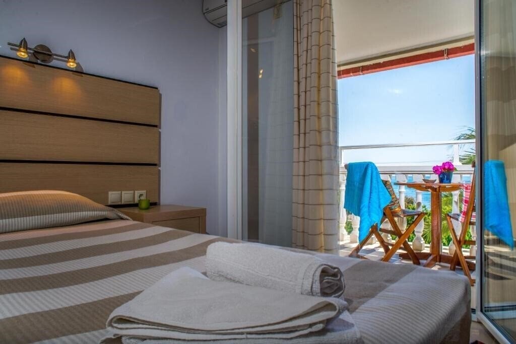 Отель Natalie 3*