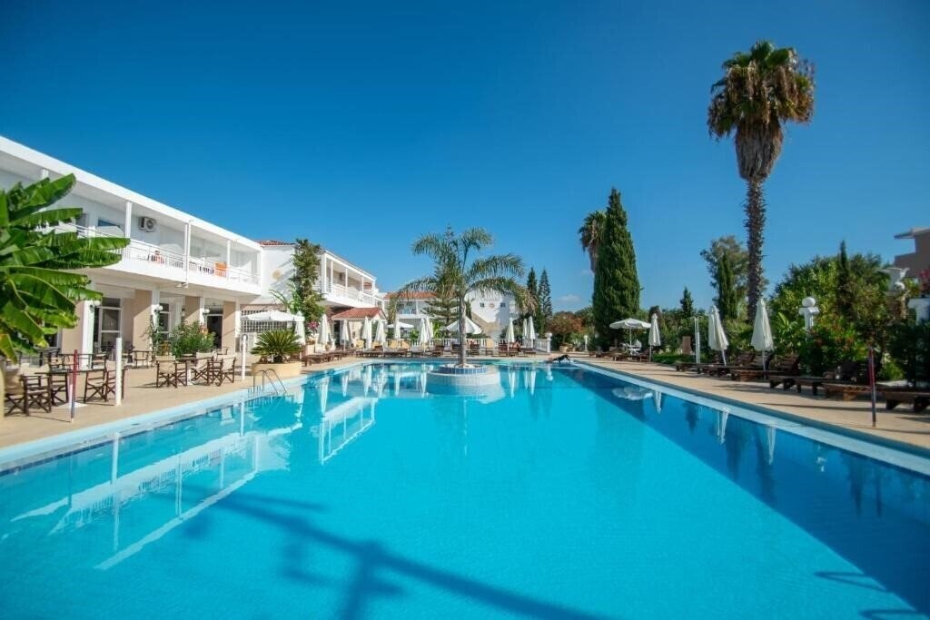 Фото Ikaros Hotel 2*