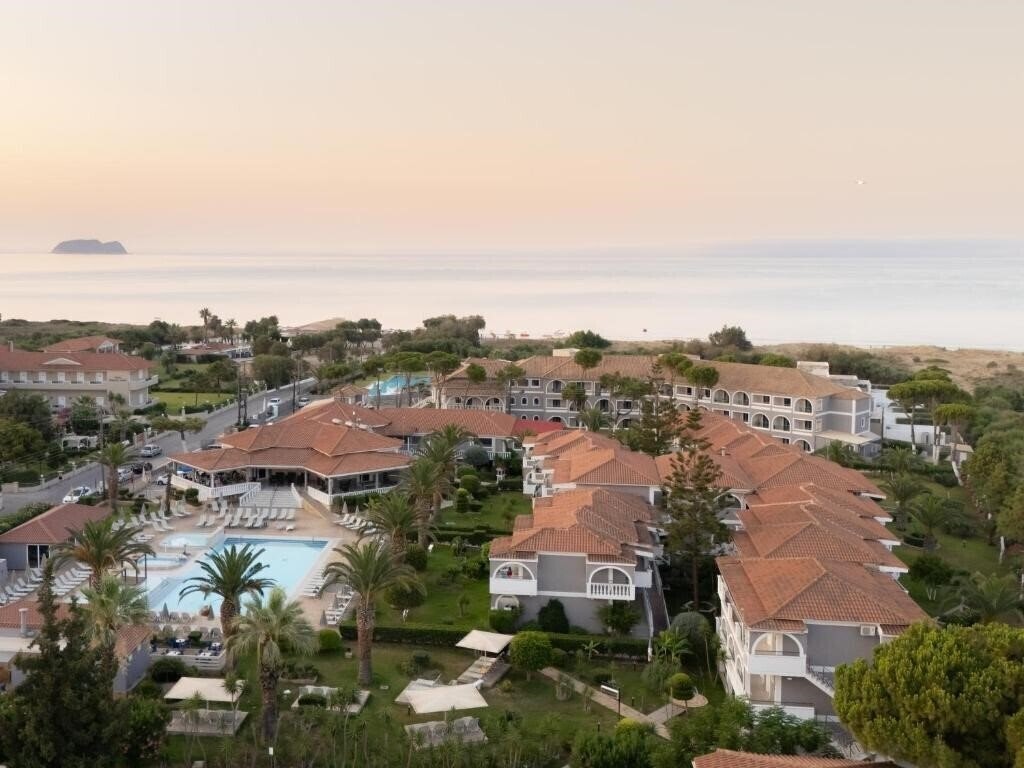 Отель Golden Sun Hotel 4*