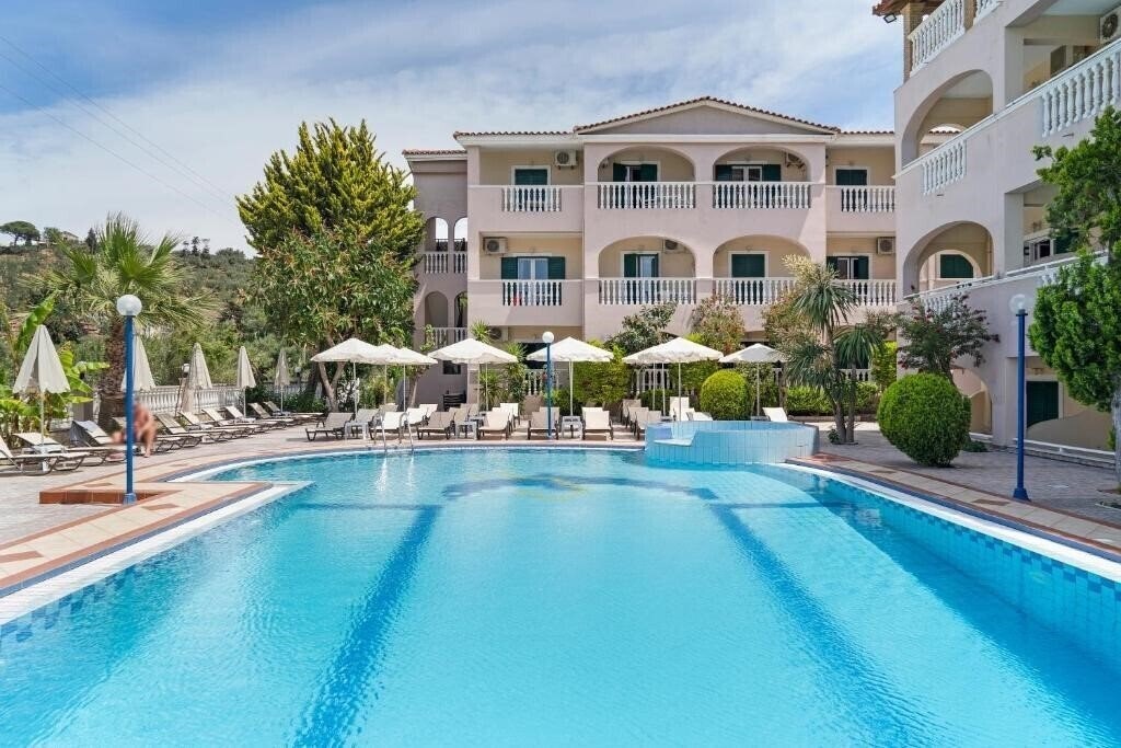 Отель Sandy Maria 3*