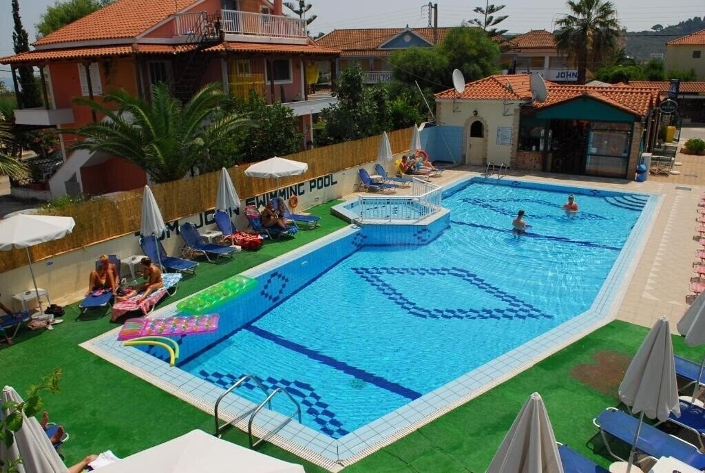 Изображение Tom & John Center 4*