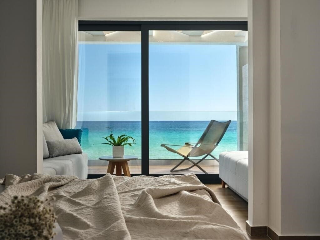 Отель Cavo Orient Beach Hotel & Suites 4*