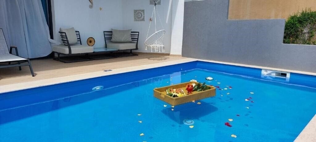 Фото Cavo Orient Beach Hotel & Suites 4*