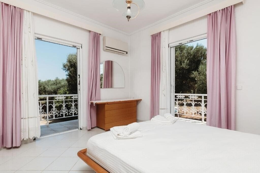 Отель Liostasi Hotel 5*