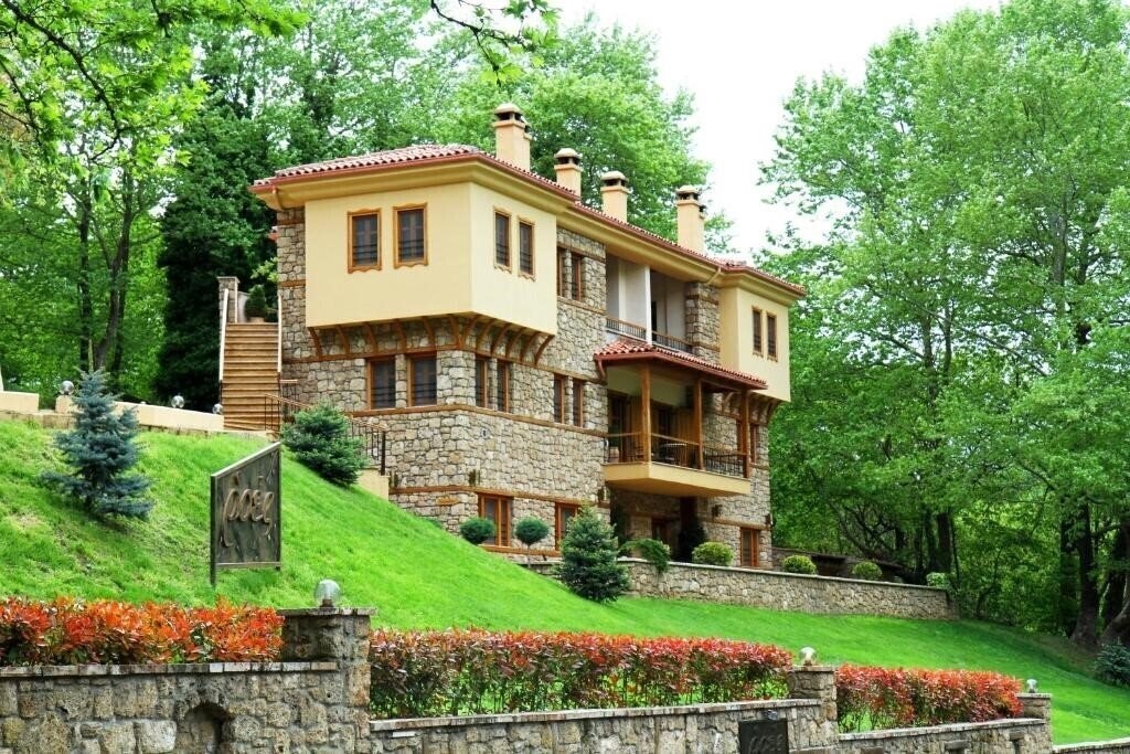 Отель Roes Suites 3*