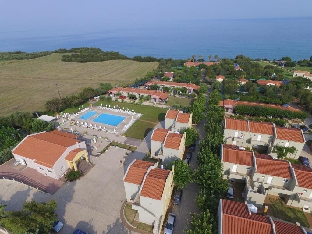 Fournia Village 3* қонақ үйі