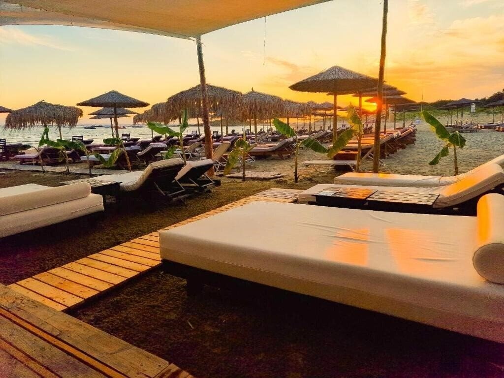 Brati II Beach Hotel 2* суреті