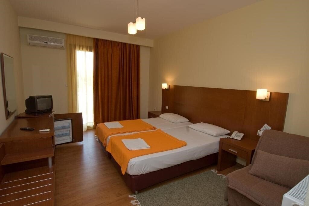 Фотография Zorbas Hotel 3*