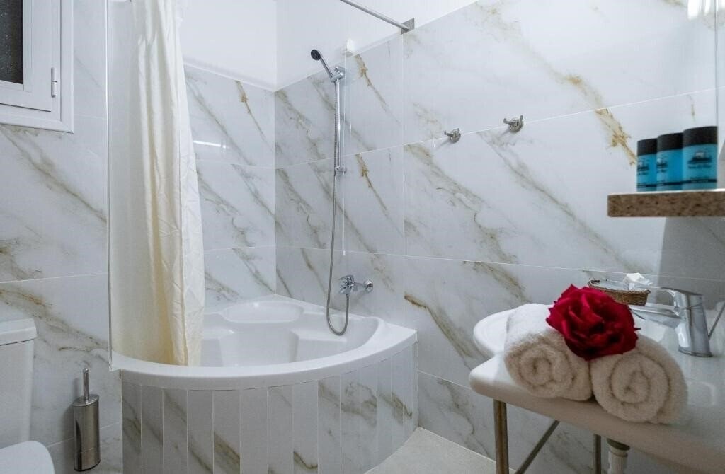 Dolfin Hotel 3* фотосуреті