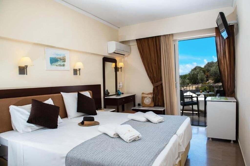 Фото Phaistos Hotel 3*
