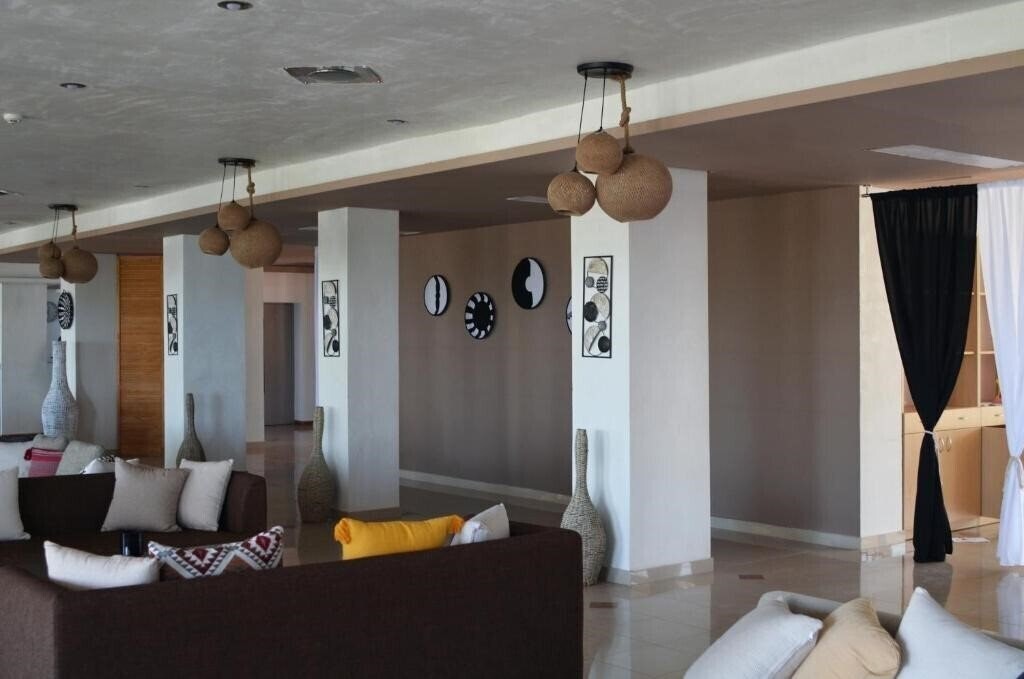 Boho Black & White 4* суреті