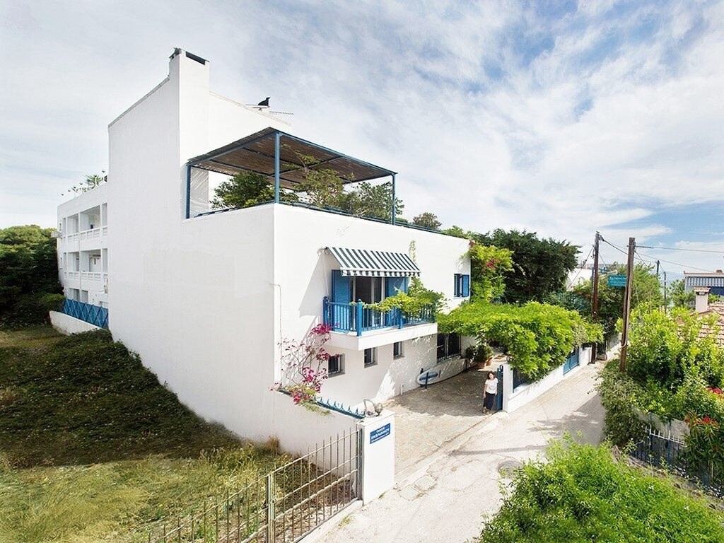 Отель Daphne's Club Hotel Apartments 3*