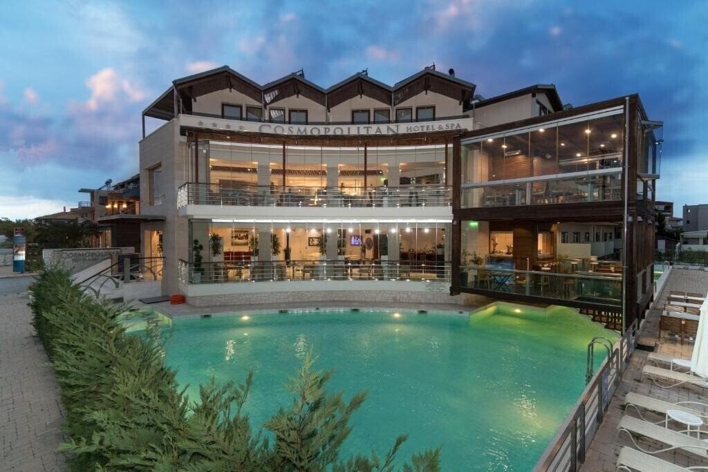 Cosmopolitan Hotel & SPA 4* фотосуреті