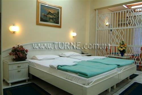 Отель Strass 3*