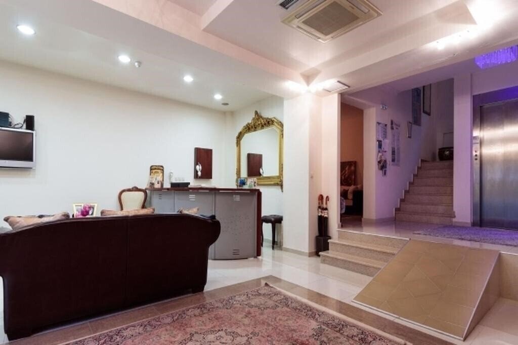 Christina Hotel 2* фотосуреті