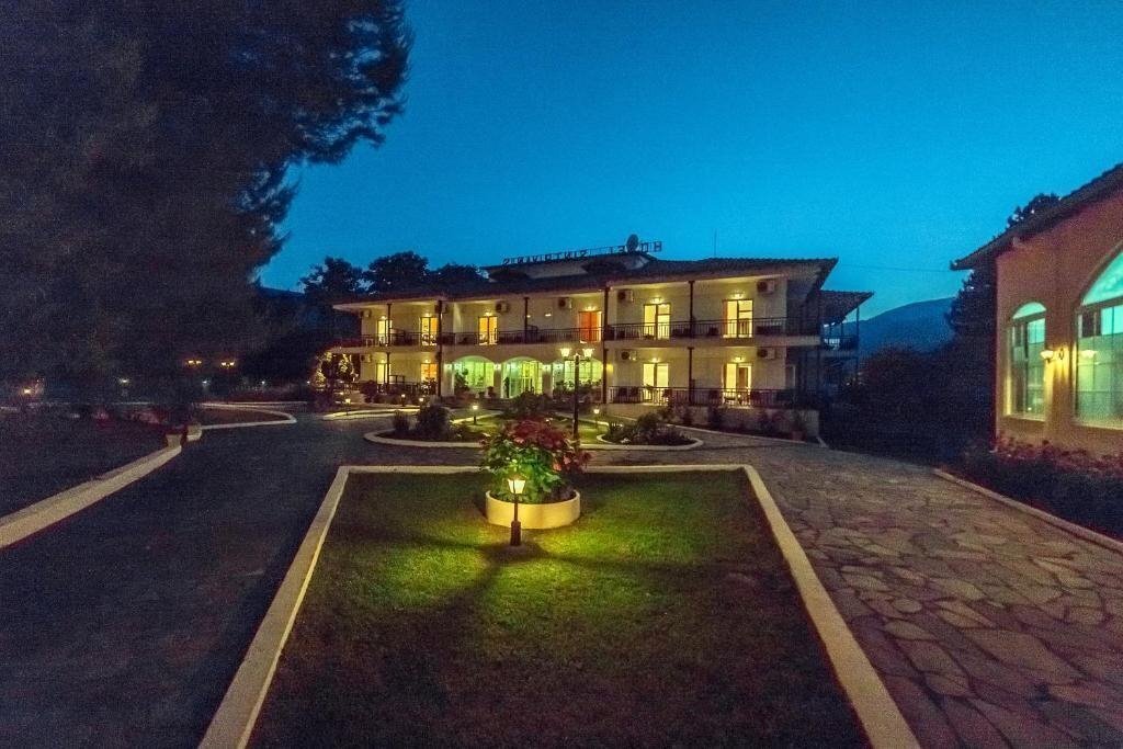 Фото Sintrivanis Resort Beach 3*