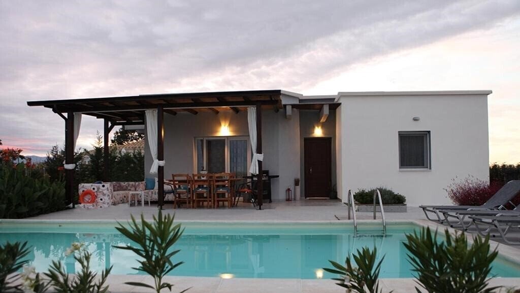 Отель Iris Villa Pieria 4*