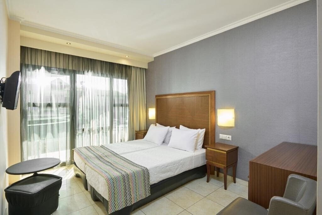 Фото Mediterranean Resort 4*