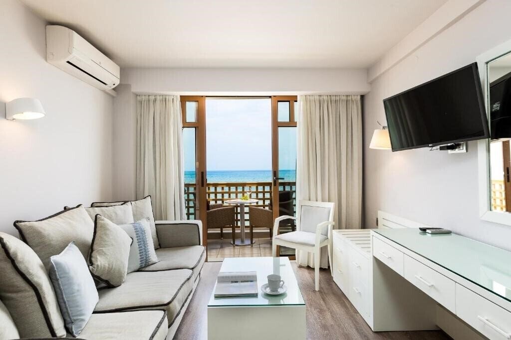 Ammos Studios 4* фотосуреті