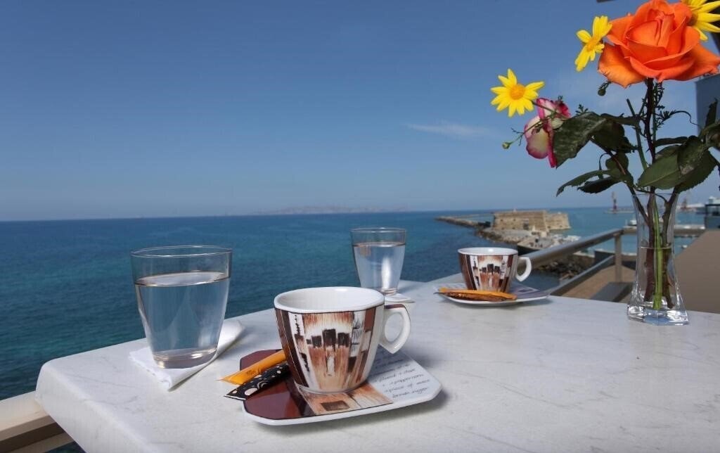 Cronos 2* фотосуреті