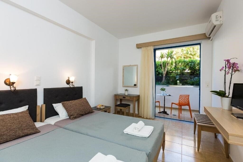 Yacinthos Hotel Apartments 2* суреті