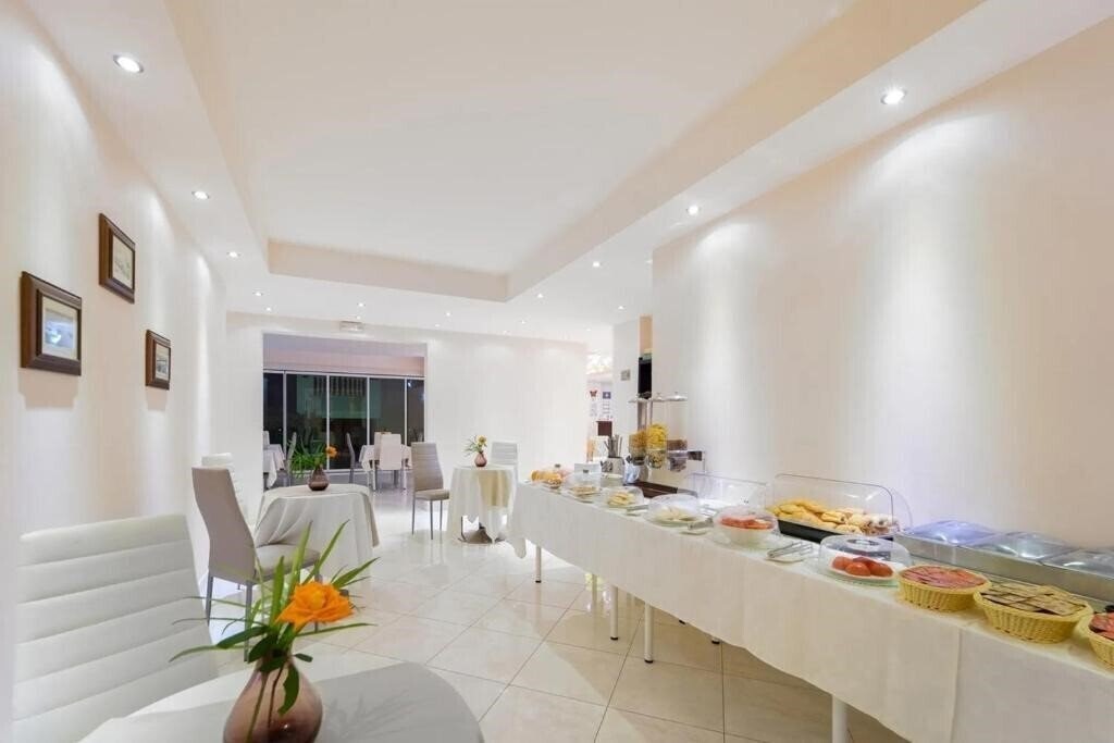 Golden Rose Suites 3* фотосуреті