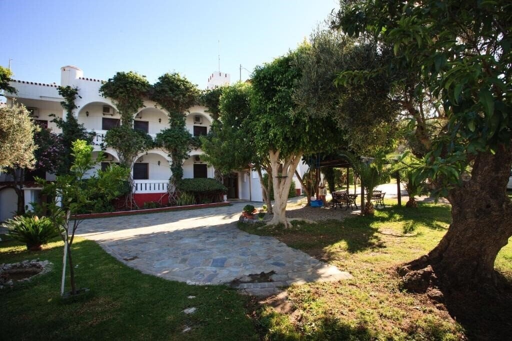 Отель Castello Verde Studios 3*