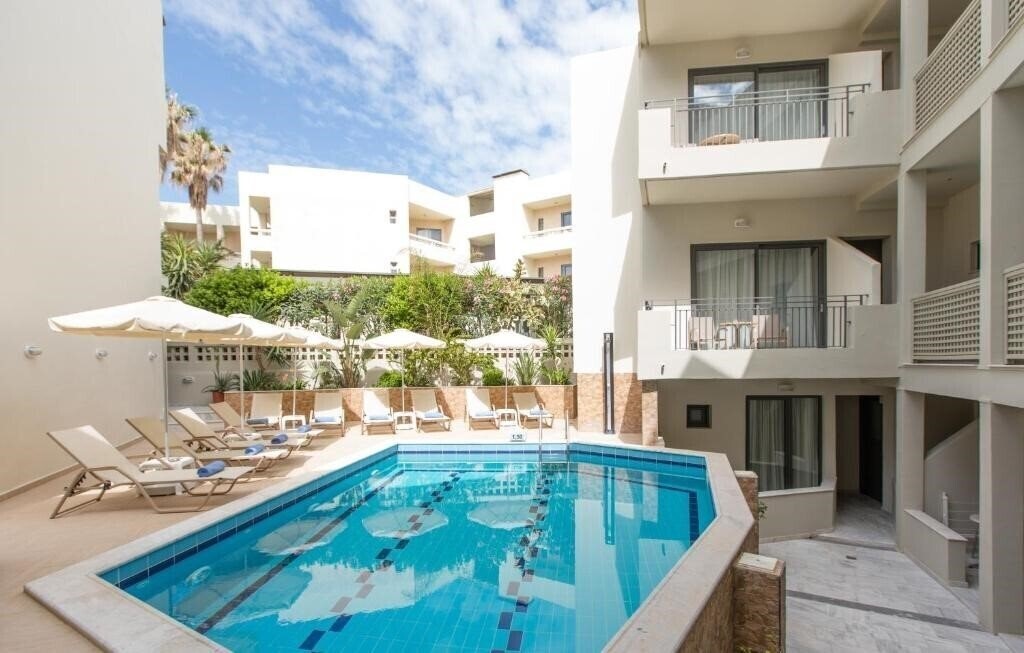 Фото Atlantis Beach Hotel 5*