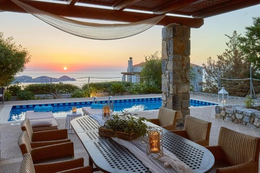 Отель Okeanides Luxury Villas вилла