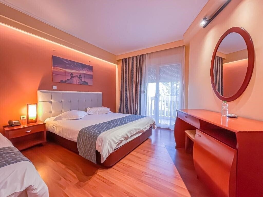 Фото Ambassador Hotel 3*