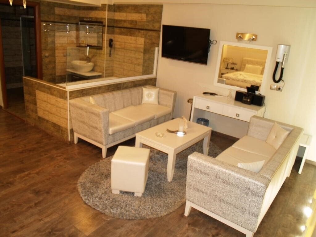 Kornilios Palace Thessaloniki 4* фотосуреті