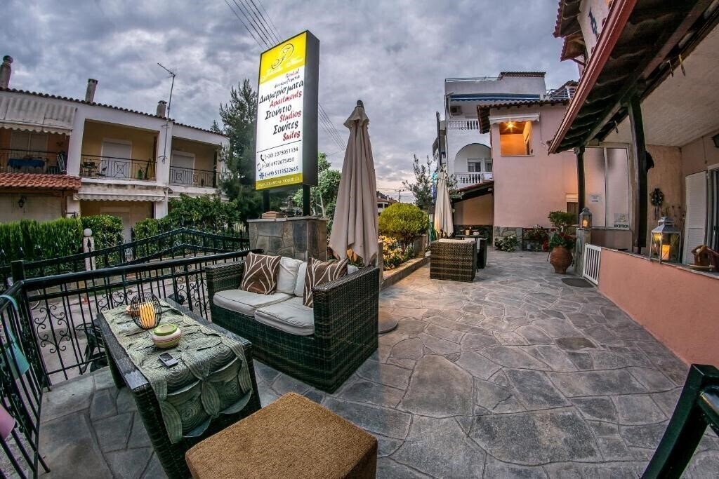 Отель Jolandas House Apartments 3*