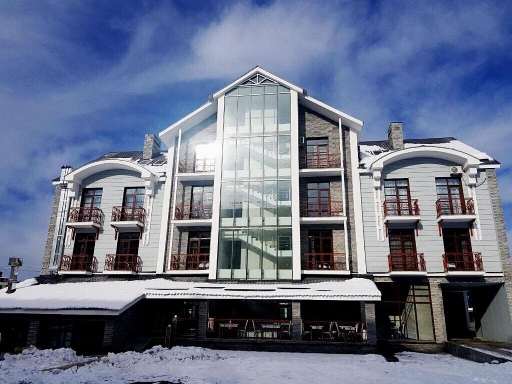 Three Penguins Hotel 4* суреті