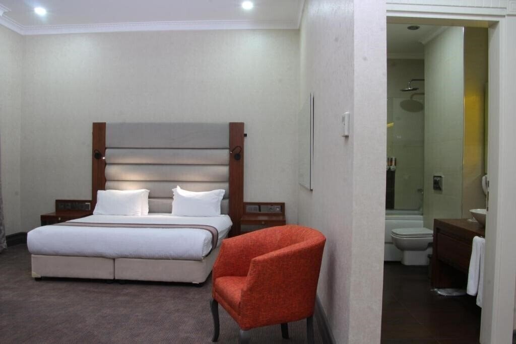 World Palace 4* суреті
