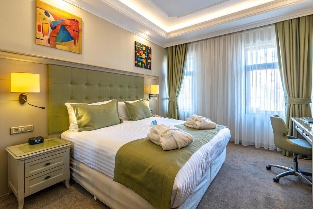 Hotel London 1889 (ex. Divan Suites) 5* фотосуреті