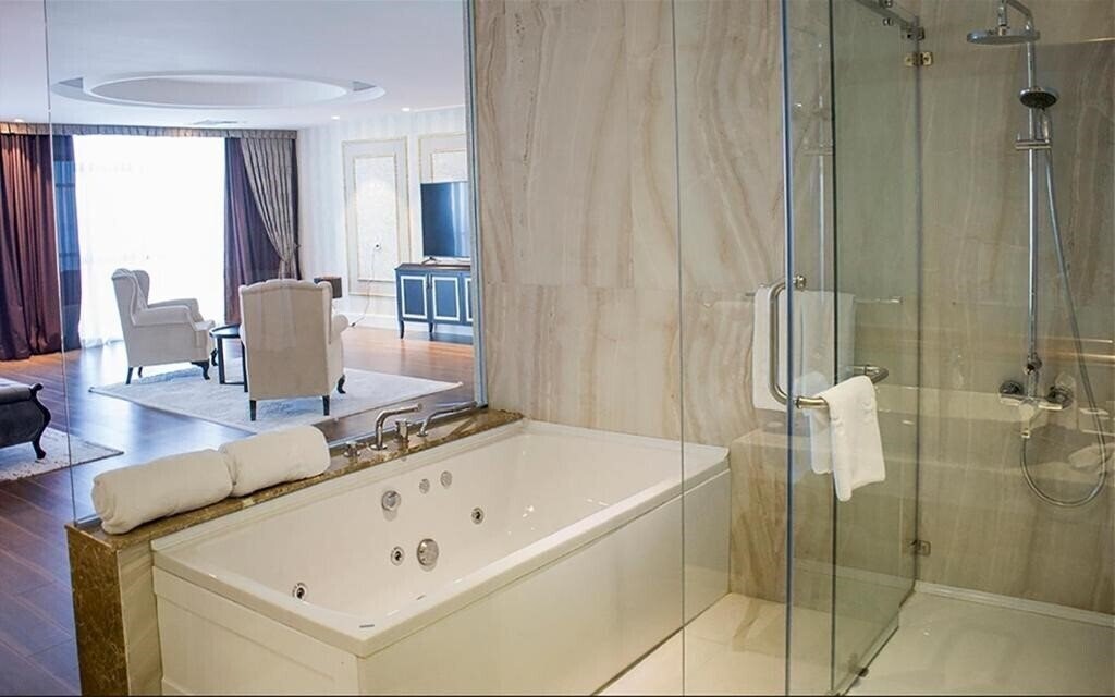 Фотография Euphoria Batumi Hotel 5*
