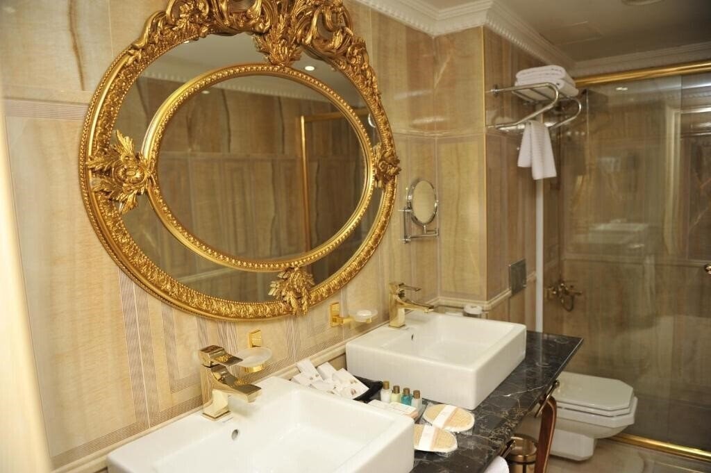 Intourist Palace 5* фотосуреті