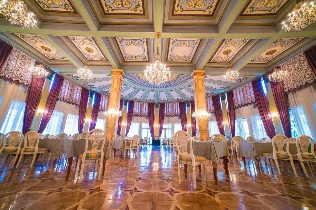 Intourist Palace 5* суреті