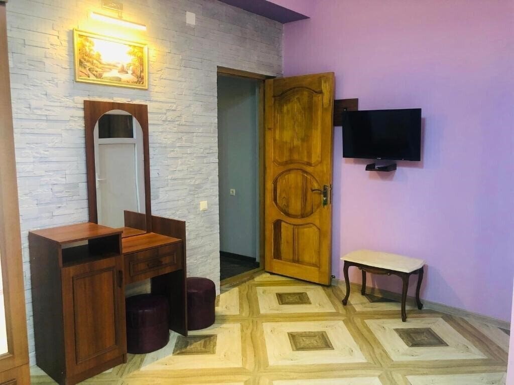 Pharnavaz 2010 3* суреті