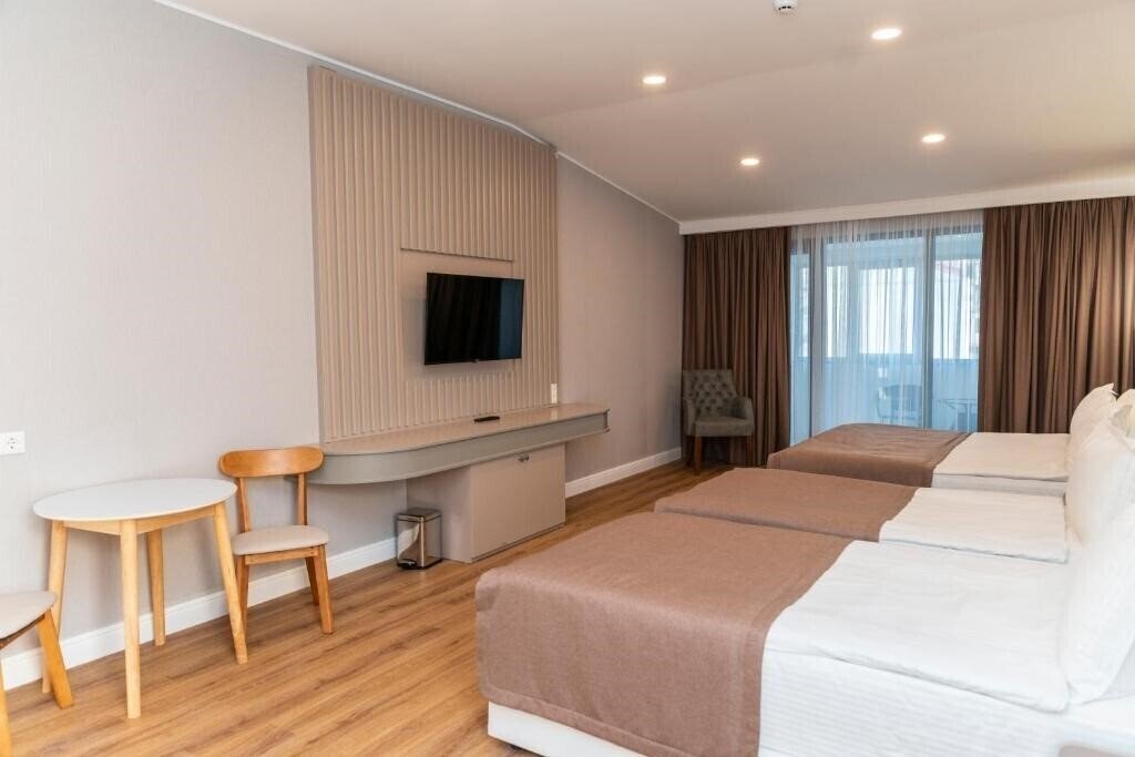 Отель Era Palace 4*