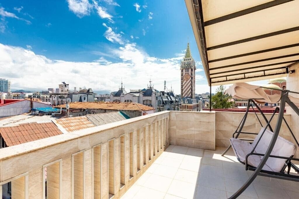 Hotel 16 3* фотосуреті