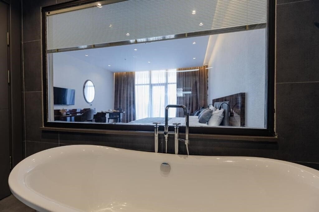 Hotel Monarch 4* фотосуреті