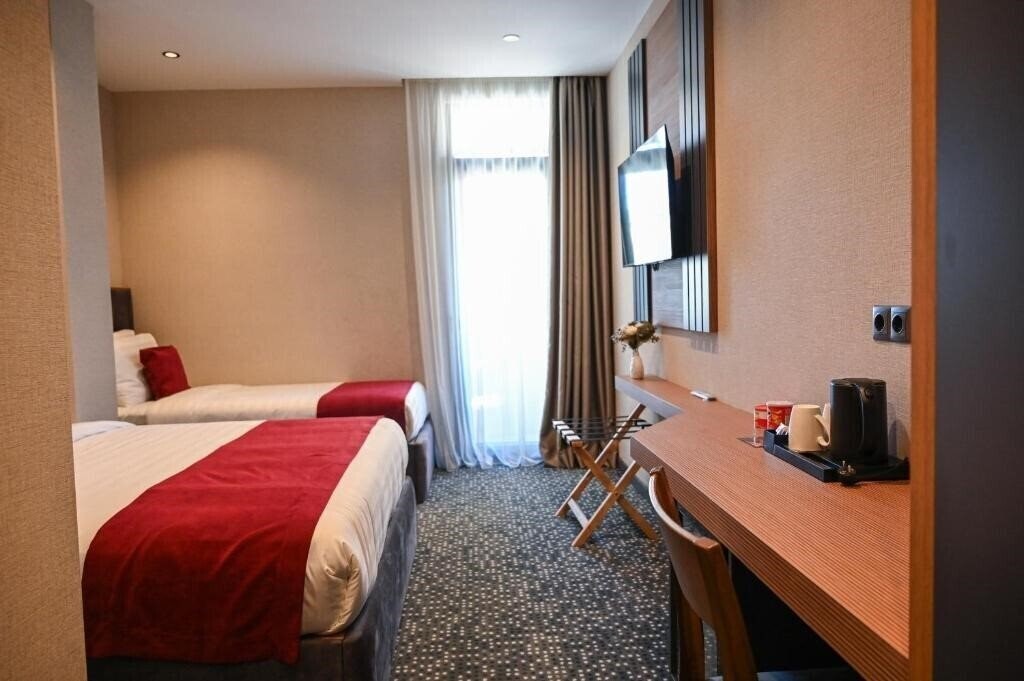 Landmark Hotel Batumi 4* суреті