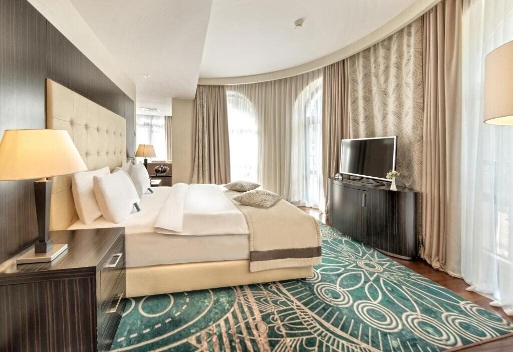 Crowne Plaza Borjomi 5* фотосуреті